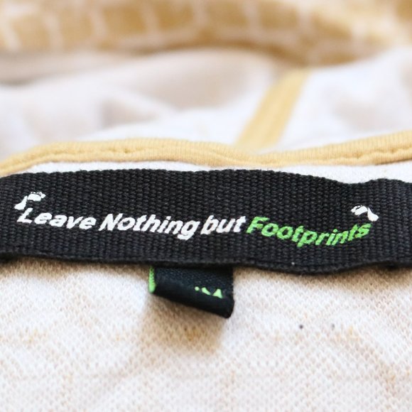 π¨π¦ Leave Nothing But Footprints Shawl/Shrug - Picture 7 of 7